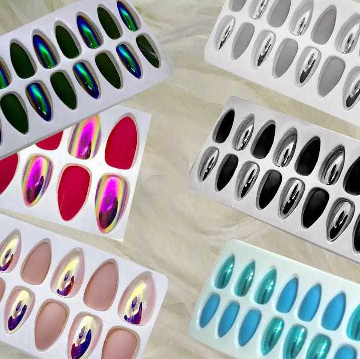 24%20Pcs%20Artificial%20Nails%20colour%20Full%20for%20Girls,%20No%20Required%20Glue%20-%20Image%202