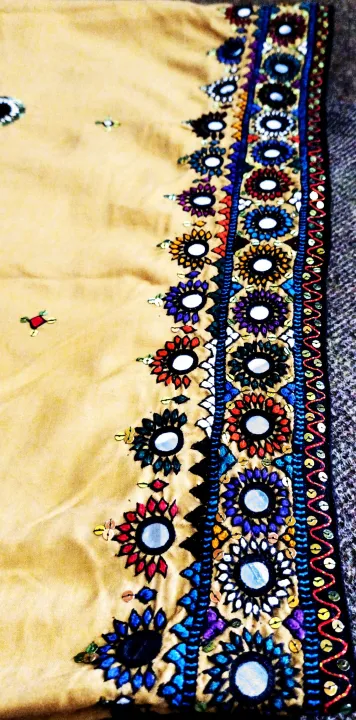 Sindhi/%20balochi%20embroidered%20large%20size%20original%20karhai%20handmade%20yellow%20chadar%20for%20ladies%20-%20Image%202