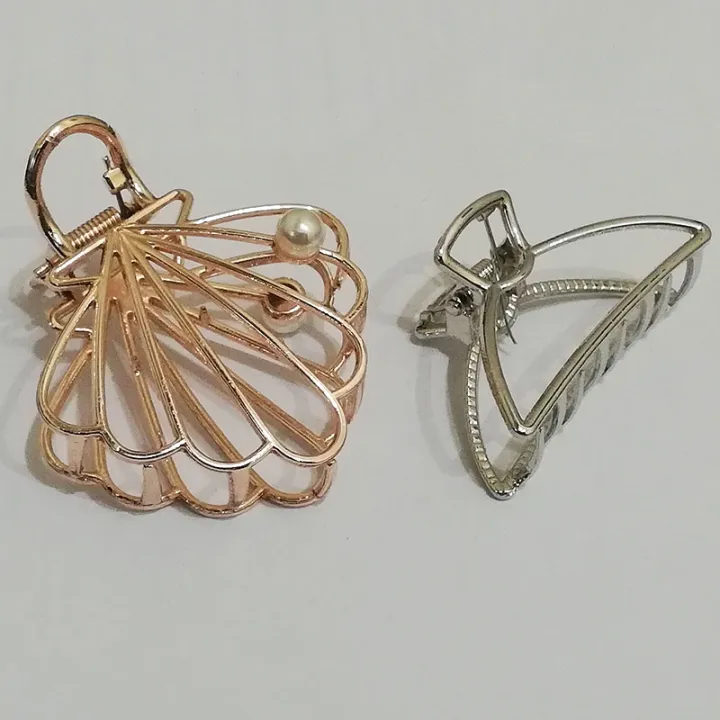 Claw%20Flower%20Clip%20Metal%20Hair%20Clip%20Catcher%20in%202%20inches%20Width%20aprox%202Pcs%20by%207elevenLahore%20-%20Image%204