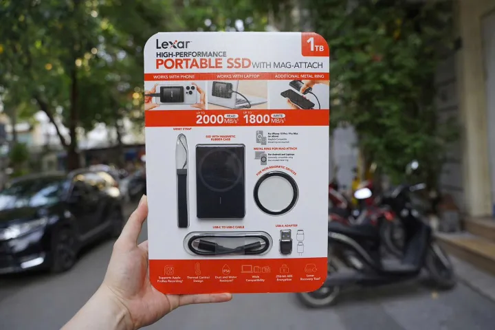 New%20-%20Lexar%C2%AE%20SL500%20Portable%201TB%20SSD%20with%20Magnetic%20Set%20-%20Image%202