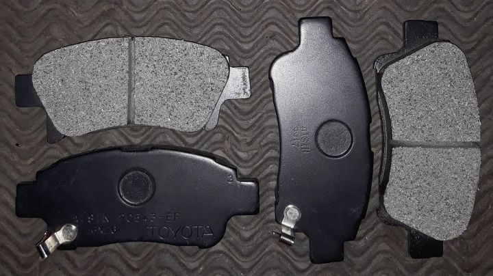 Toyota%20VITZ%20Old%20Front%20Disc%20Brake%20Pads%20Set%20-%20Image%202