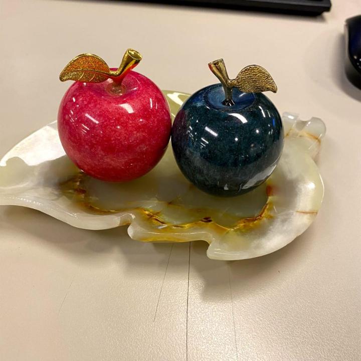 Onyx Leaf Tray with Red and Green Marble Apples, 2" Marble Apples, Handmade Decoration Item, Showpiece For Home, Ideal Product For Table Decoration.