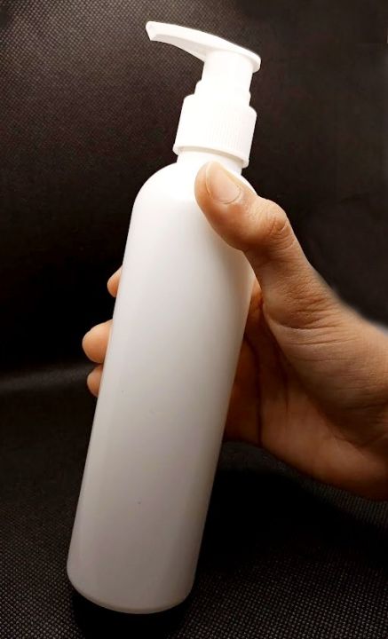 Pack of 4 Hair Oil Empty Bottle Pump Refillable Pump Bottle 225ml / Travel Size Cosmetic Bottles Shampoo, Hand Wash Lotion Bottles Empty Plastic Pump Bottles White Color