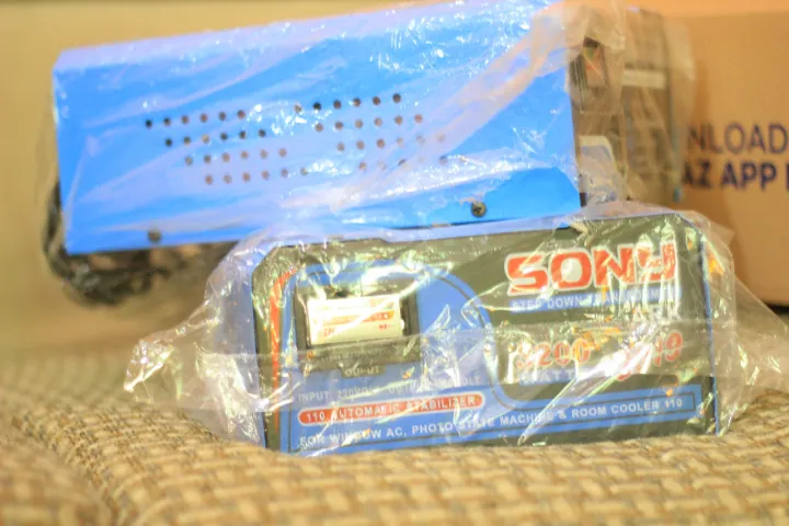 Sony%20Stabilizer%20and%20Voltage%20converter%20220%20to%20110%20Volt%20-%20Image%205