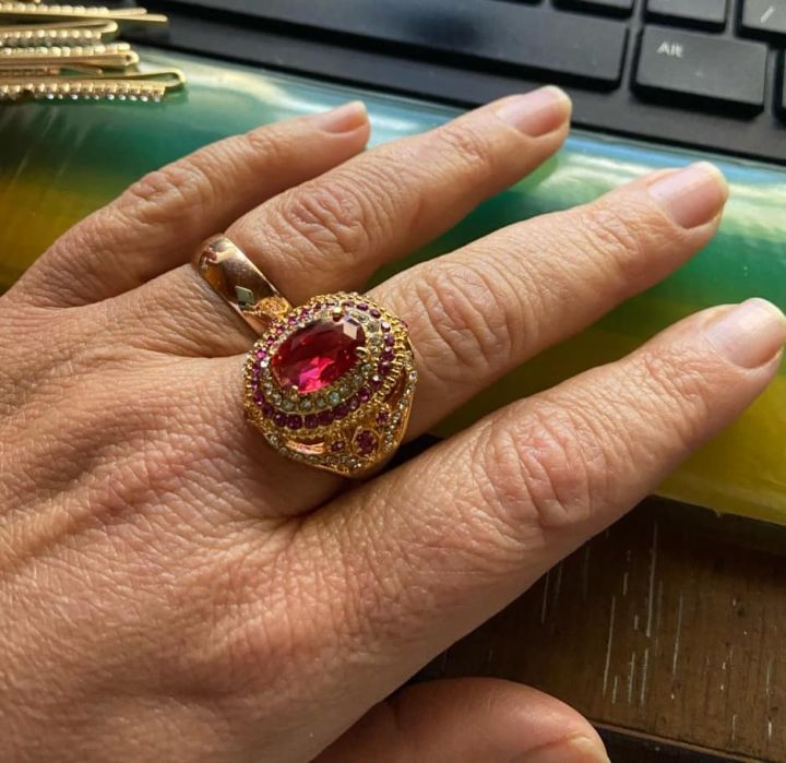 Blushing%20Beauty:%20Oval%20Pink%20Gemstone%20Women's%20Ring%20-%20Image%202