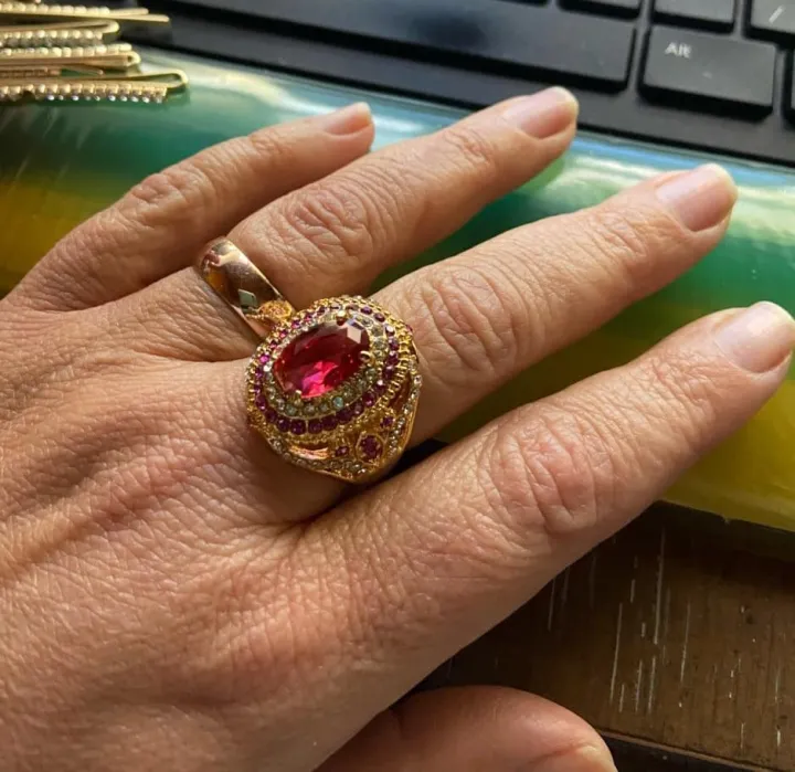 Blushing%20Beauty:%20Oval%20Pink%20Gemstone%20Women's%20Ring%20-%20Image%202