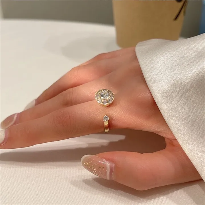 Elegant%20Floral%20Design%20Gold%20Plated%20Spinning%20Ring%20with%20Simulated%20Diamond%20Accents%20for%20Women%20-%20Image%204