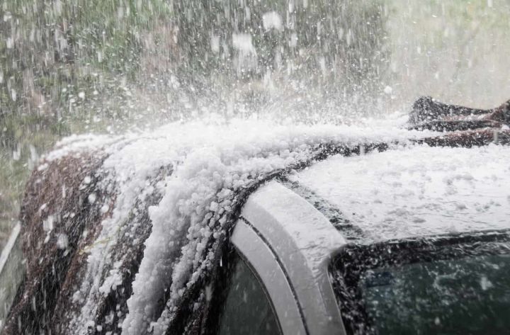Anti-Hail%20Heavy-Duty%20Car%20cover%20with%20thick%20foam%20layer%20inside,100%25%20waterproof+heat-resistance%20korean%20parachute%20out%20side%20layer%20&%20soft%20fabric%20layer%20inside%20to%20prevent%20car%20from%20scratches.%20-%20Image%205
