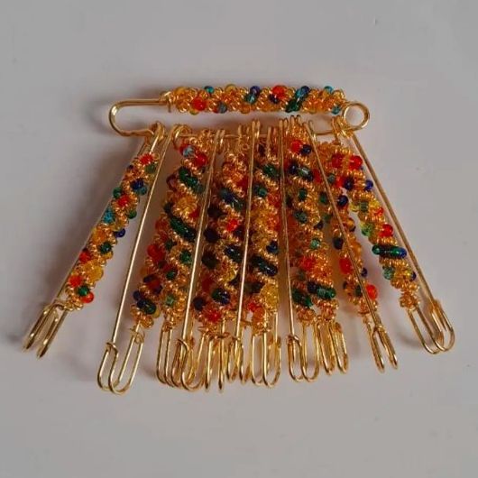 3-Pcs Brooch New Hijab pins Safety Pins Style Pins Coiless Safety Pin Fancy Scarf Pins scraves/scarf Safety Pins Safety Pins for Clothes Shawl Safety Pin Gold Small Safety Pins Decorative  New  Beautiful Hijab Pins