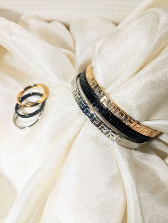 Elegant%20Three-Tone%20Bangles%20&%20Rings%20Set%E2%80%93%20Gold,%20Silver,%20&%20Black%20Bangles%20Fashion%20Hand%20Jewelry%20-%20Image%204