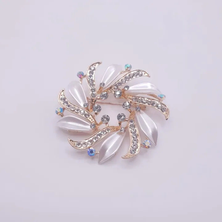 Elegant%20and%20Fancy%20Scarf%20Pins/%20Hijab%20Pins/%20Brooch%20For%20Girls%20-%20Image%202