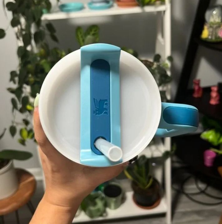 Stanley%20Quencher%20H2.0%20FlowState%E2%84%A2%20Tumbler%2040oz%20Iris%20Blue%20Sustainable%20Coffee%20Mug%20-%20Ultimate%20Hydration%20&%20Temperature%20Control%20Companion%20-%20Image%206