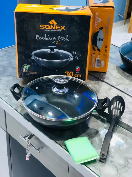 Non%20Stick%20Cookware%20Wok%20With%20Lid%20-%20Karahi%2030%20cm%20(only%20karahi%20with%20lid%20)%20-%20Image%204