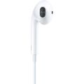 Apple EarPods (USB-C). 