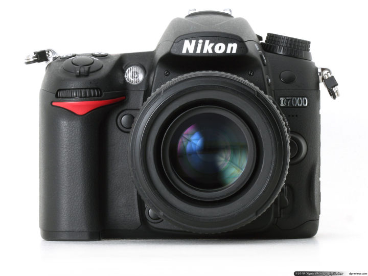 Nikon%20D7000%20DSLR%20Camera%20Big%20Body%20-%20Image%203