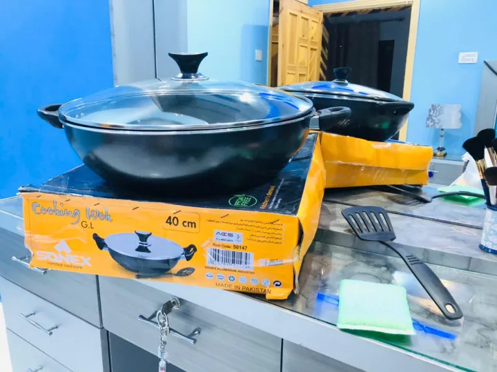 Non%20Stick%20Cookware%20Wok%20With%20Lid%20-%20Karahi%20with%20lid%2040cm%20(only%20karahi%20with%20lid%20)%20-%20Image%203