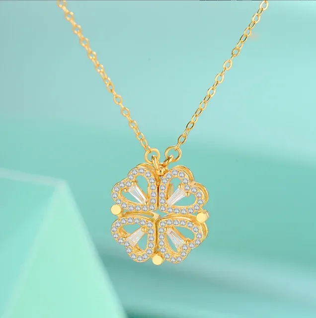 Lucky%20in%20Love%20%E2%80%93%20Four%20Leaf%20Clover%20Necklace%20for%20Women%20-%20Stainless%20Steel%20Jewellery%20-%20Image%204