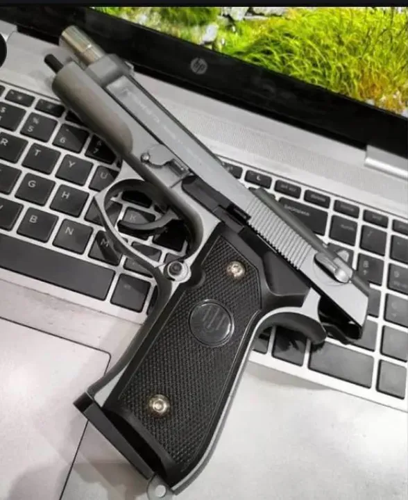 Metal%20Toy%20Gun%20Die%20Cast%20%E2%80%93%20Realistic%20Classic%20Colt%20Style%20%7C%20Non-Firing%20Safe%20Toy%20Gun%20for%20Kids%20&%20Collectors%20%7C%20Heavy%20Metal%20Build%20Mini%20Replica%20-%20Image%202