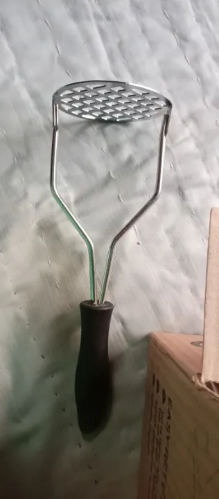 Potato%20Masher%20(Black)%20-%20Meat%20Masher/Food%20Prep%20Tool%20with%20Ergonomic%20Design%20%7C%20High%20Heat%20Resistant%20%7C%20Kitchen%20Utensil%20-%20Image%208