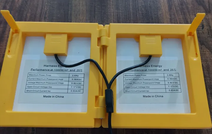 3.4W%20foldable%20solar%20panel%20with%20direct%205V%20mobile/power%20bank%20charging%20-%20Image%204