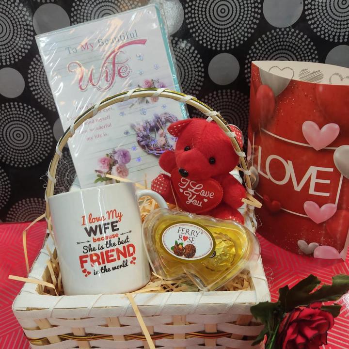 Gift for wife / birthday / anniversary - gift basket for wife on birthday / anniversary - i love my wife  gift basket