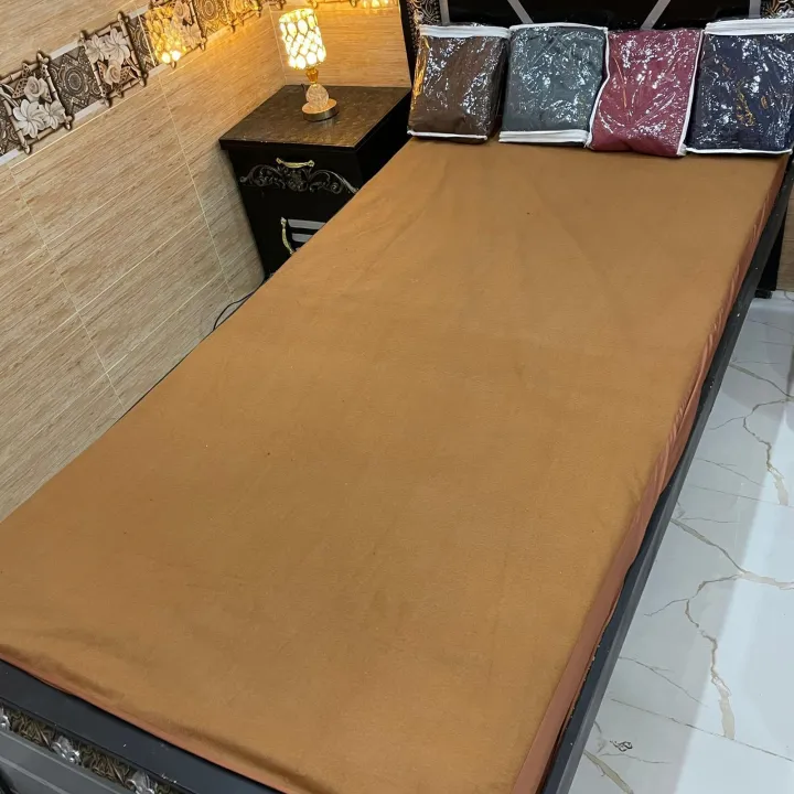 Waterproof%20Mattress%20Cover%20Single%20Bed%20Sized%20Mattress%20Protector%20Anti%20Slip%20-%20Image%206