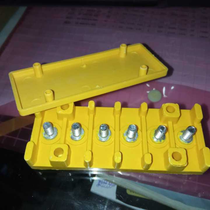 Electric%20vehicle%20junction%20box%206%20six-wire%20connector%20terminal%20with%20Nuts%20Screws%20-%20Image%205