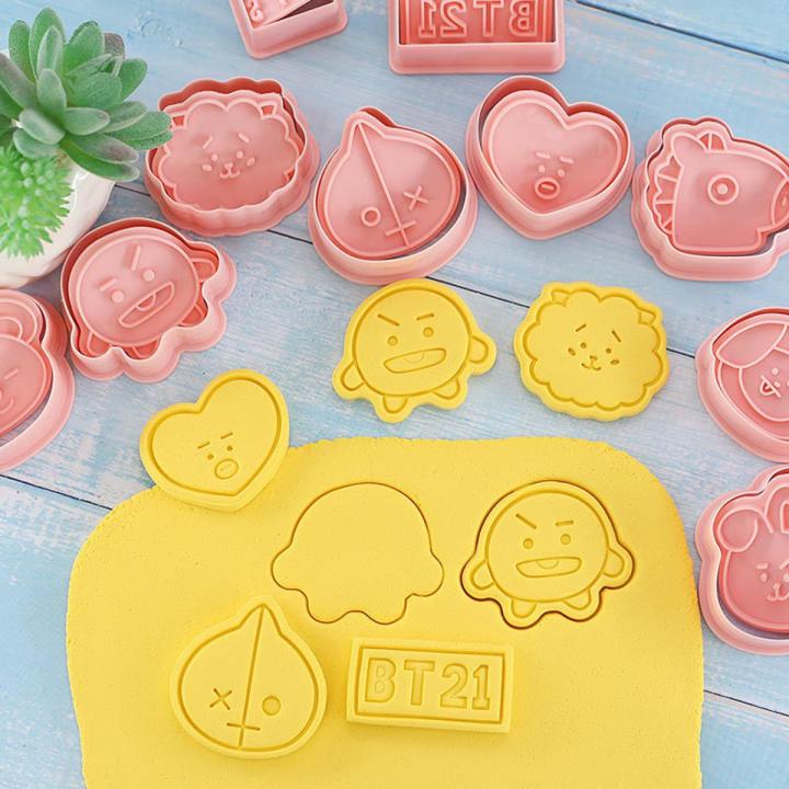 10Pcs/Set Kpop BTS BT21 Kitchen New Cookie Biscuit Fondant Mold Cute Cartoon Silicone Cookie Baking Cutter Mould