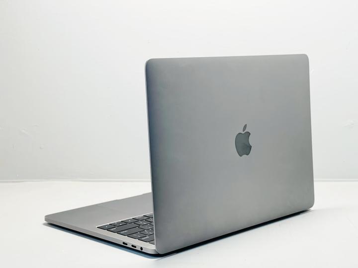 Apple%20MacBook%20Pro%202020%20M1%20(A2338)%20-%2013.3"%20Retina%20Display%20-%20Apple%20M1%20Processor%20-%2016GB%20RAM%20-%20(256GB%20SSD%20TO%20512GB%20SSD)%20-%20Touch%20Bar%20-%20Touch%20ID%20-%20With%20Copy%20Box%20-%20Daraz%20Like%20New%20-%20RAPPLE%20STORE%20-%20Image%207