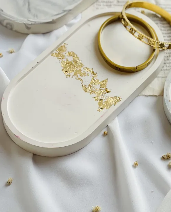 3%20Pc's%20Marble%20Effect%20Oval%20Tray%20Set%20%7C%20Home%20Decor%20%7C%20White%20Gold%20Foil%20Trinket%20Tray%20%7C%20Decorative%20Tray%7C%20Black%20and%20White%20Oval%20Tray%20-%20Image%204