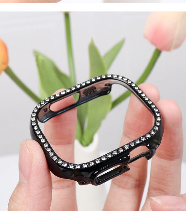 Luxury%20Diamond%20Border%20Full%20PC%20Case%20for%2045mm%20iWatch%20SE%20Series%206,%205,%204,%203,%202%20Shiny%20Retro%20Jewelry%20Set%20(Gold,%20Black,%20Red)%20-%20Image%205