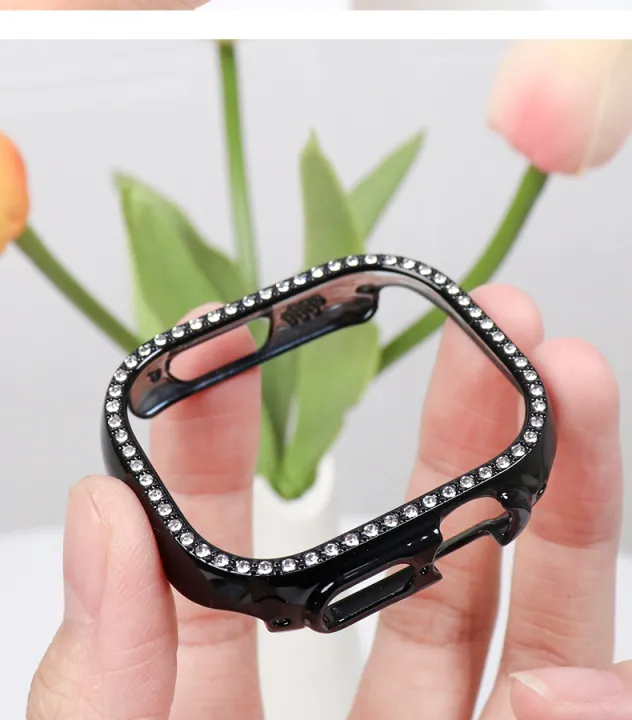 Luxury%20Diamond%20Border%20Full%20PC%20Case%20for%2045mm%20iWatch%20SE%20Series%206,%205,%204,%203,%202%20Shiny%20Retro%20Jewelry%20Set%20(Gold,%20Black,%20Red)%20-%20Image%205