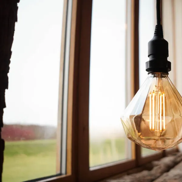 Elegant%20Vintage%20LED%204w%20Filament%20Light%20Bulb%20Diamond%20Shape%20Smoked%20Glass%20E27%20Stunning%20-%20Image%202