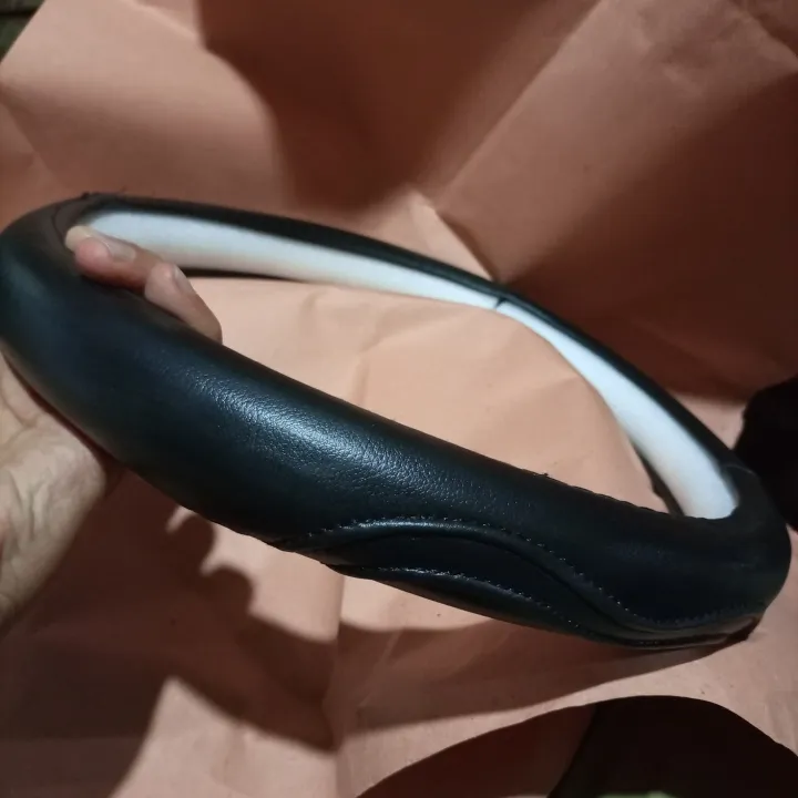 Universal%20Car%20Steering%20Cover%20For%20Any%20Car%20-%20Image%203