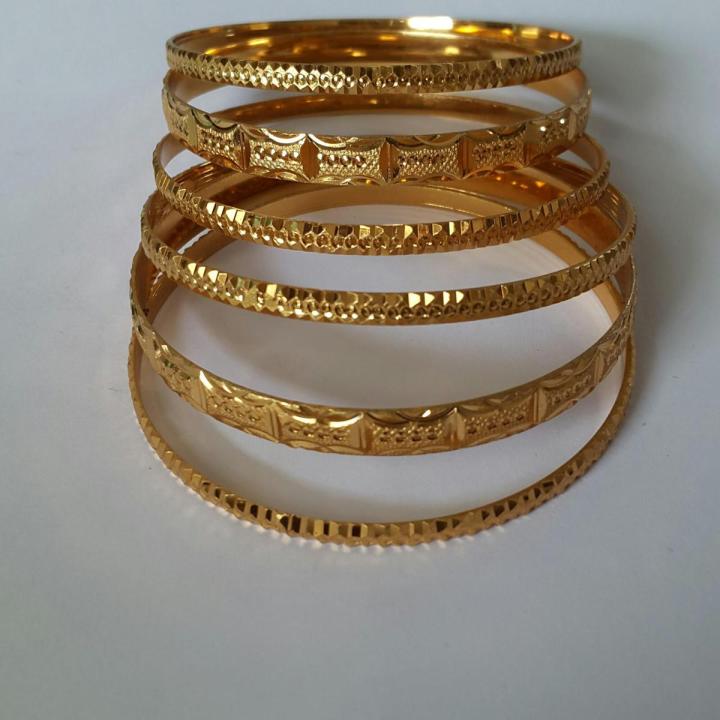 Golden Alloy 6 Piece Bangles