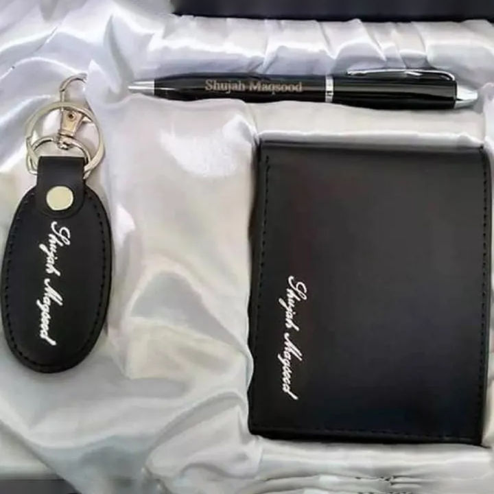 Customize%20Name%20On%20Wallet%20Keychain%20and%20pen%20With%20Gift%20Box%20Packing%20(PERFECT%20GIFT%20TO%20SEND%20YOUR%20FATHER%20,%20HUSBAND%20,%20FIANCE%20OR%20ANY%20ONE)%20-%20Image%203