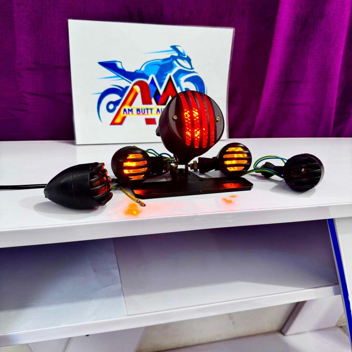 Ultra%20quality%20Backlight%20for%20all%20motorbikes%5BLED%20Rear%20Brake%20Light%20with%20Side%20Indicators%20%5D/Cafe%20Racer/Bobber/Street%20Bike%20-%20Image%206
