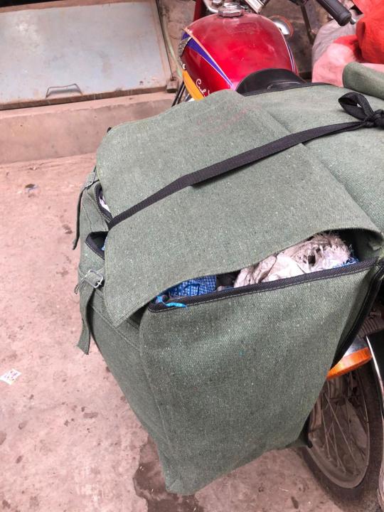 KHURJIAN / CANVAS BIKE BAGS / SADDLE BAGS FOR TRASNPORTION , CARRYING GOODS , HEAVY DUTY  HIGH QUALITY PRODUCT , DOUBLE STICHED ALSO HANDLE PATTI INCLUDED.  BIKES SUPPORTED CD70,YAMAHA,125 ALL BIKES SUPPORTED
