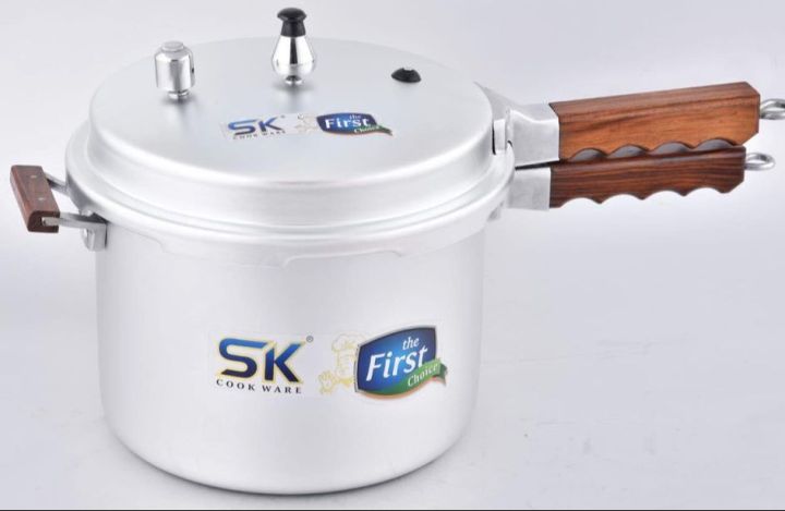SK%20Rose%20Wood%20Handle%20Heavy-Weight%20Fine%20Quality%20Pressure%20Cooker%20-%20Image%205