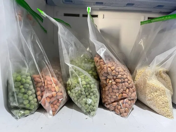 Pack%20of%2020%20small%20size%20Freezer%20bags%20/%20Plastic%20zip%20bags%20/%20Zip%20lock%20bags%20/%20Antibacterial%20Freezer%20plastic%20slider%20ziplock%20bags%20-%20Image%203