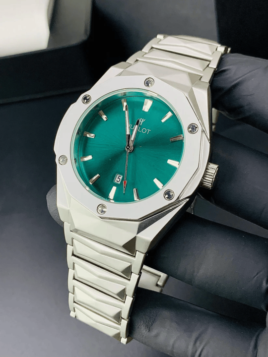 Hublot Diamond Cut Edition – Textured Dial with Premium Chain
