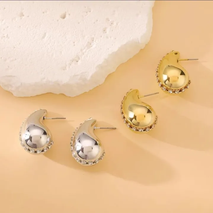 Crystal%20Tear%20Drop%20Earrings%20TDE-116%20Glossy%20Shine%20Earrings%20for%20Girls%20/%20Women%20/%20Ladies,%20Chunky%20Dome,%20Water%20Drop,%20Hallow%20Stud%20with%20Rhinestone,%20Plastic%20Electroplated%20Artificial%20Jewelry%20-%20Image%202