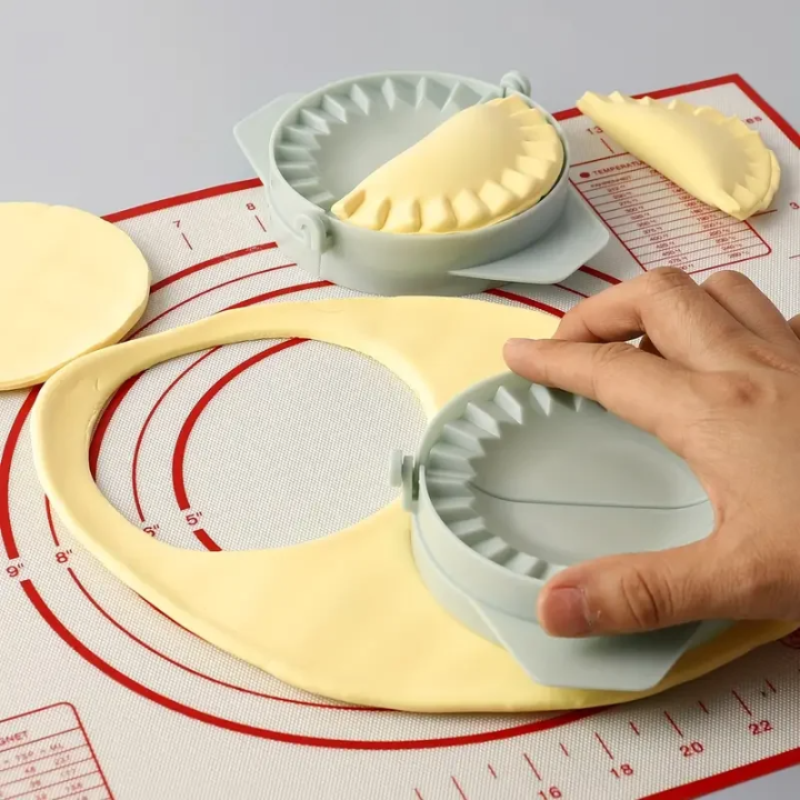 2-in-1%20Dumpling%20Maker,%20Samosa%20&%20Momos%20Press%20Cutter,%20Manual%20Dumpling%20Skin%20Mold%20for%20Ravioli,%20Empanadas,%20Pies,%20Pastries%20&%20More,%20DIY%20Kitchen%20Tool%20for%20Quick%20Dumpling%20Wrapper%20Making,%20Easy-to-Use%20Food-Grade%20Plastic%20Dough%20Press,%20Perfect%20for%20Sealing%20&%20Shaping%20-%20Image%203