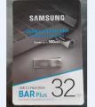 Pack Of 3 32GB 32GB USB 3.1 BAR Plus Silver flash drives. 
