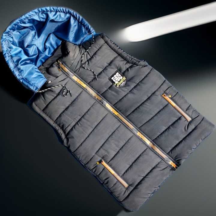 Sleeveless%20Puffer%20Jacket%20for%20Men%20%7C%20Zipped%20Pockets%20with%20Detachable%20Hood%20-%20Image%202