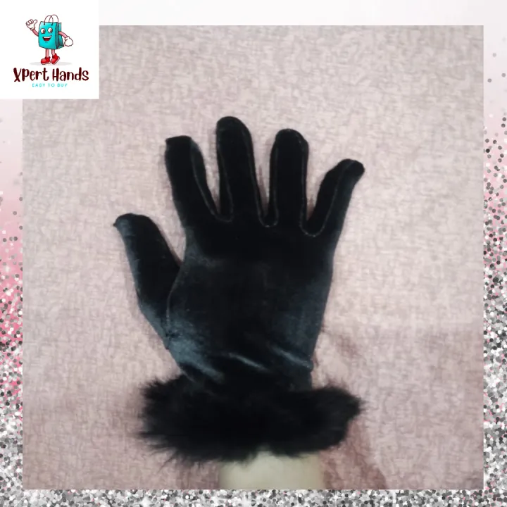 Women's%20Girl's%20Black%20Winter%20Velvet%20Gloves%20With%20Frr%20Cuff%20On%20Wrist%20-%20Image%205