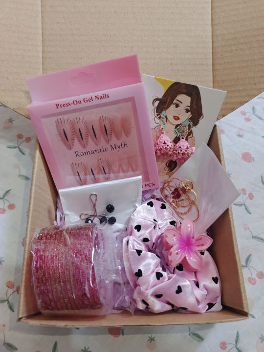 eid%20gifts%20for%20girls%20basket%20-%20eid%20basket%20for%20girls%20-%20eid%20gifts%20for%20girls-%20eidi%20basket%20for%20girls%20-%20Eidi%20Basket%20with%20Jewelry,%20Makeup%20&%20Keychain%20-%20Image%205