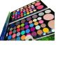 JJ model romantic colors eyeshadows. 