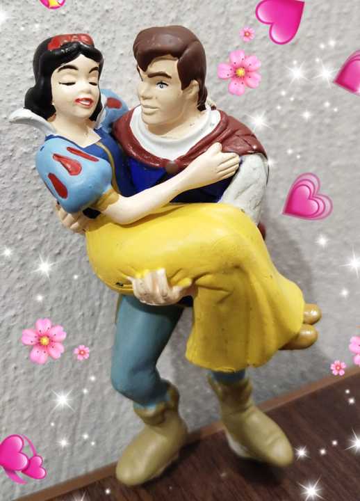 Disney Snow White & Prince Charming Lovely Romantic Figure