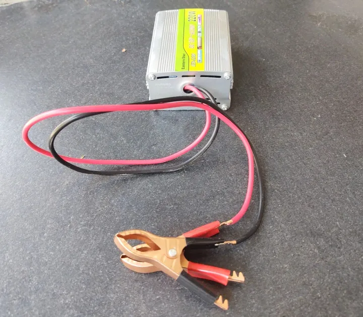 EASTERN%20STAR%20DC-12%20VOLT%20TO%20AC-220%20VOLT%20POWER%20INVERTER%20(220-WATT)%20-%20Image%204